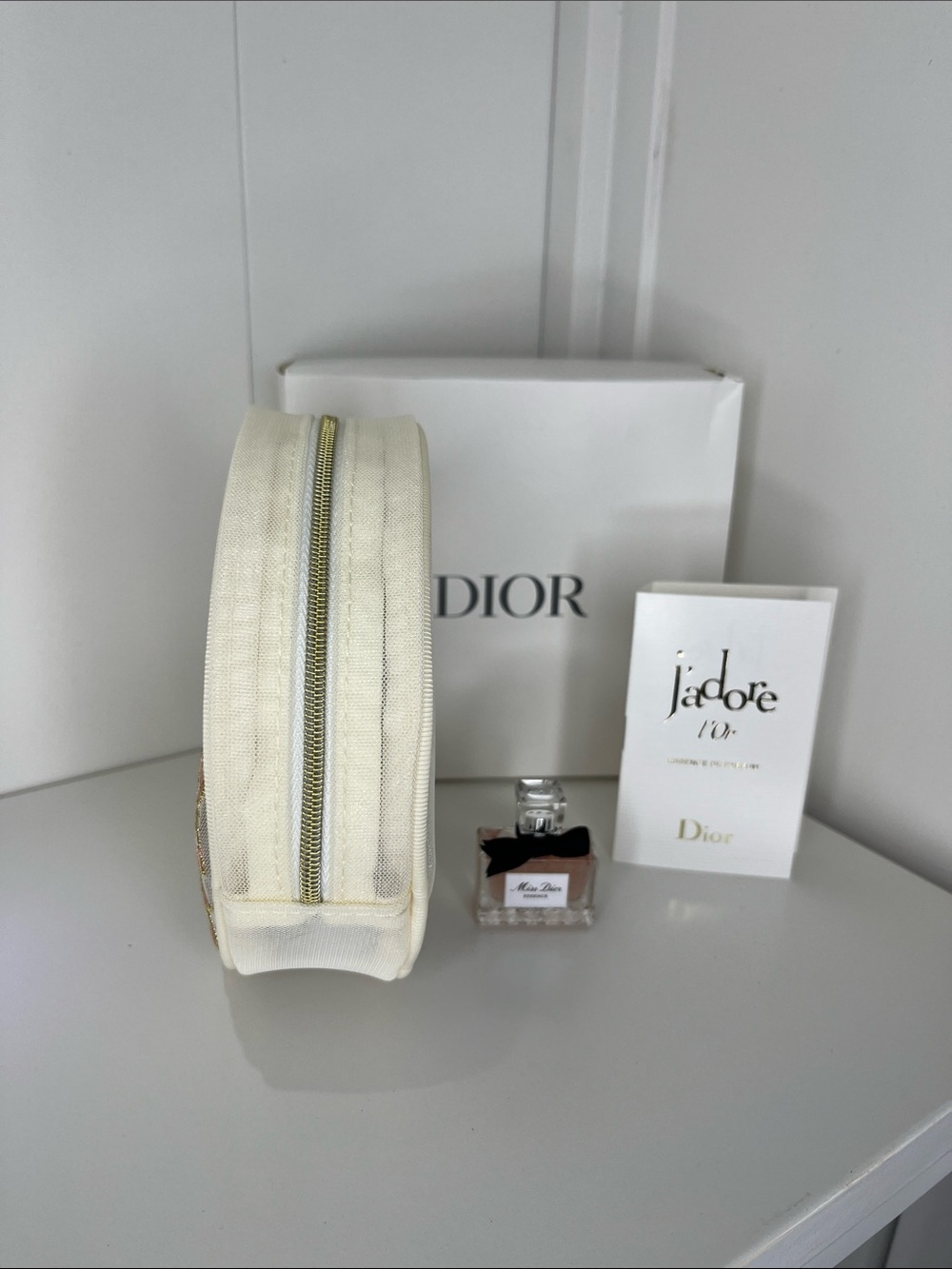 Dior Butterfly Pouch + Miss Dior Mini & J’adore L’Or Gift Set - Picture 6 of 7